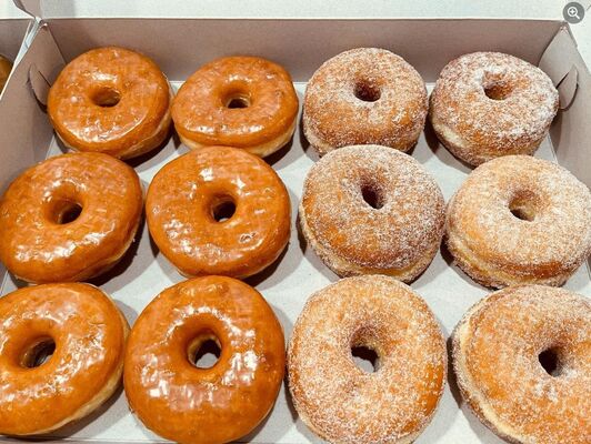 آلة بيع كعك أوتوماتيكية ذاتية الخدمة على مدار 24 ساعة مع إطار باب فولاذي بالكامل وزجاج مضاد للضباب